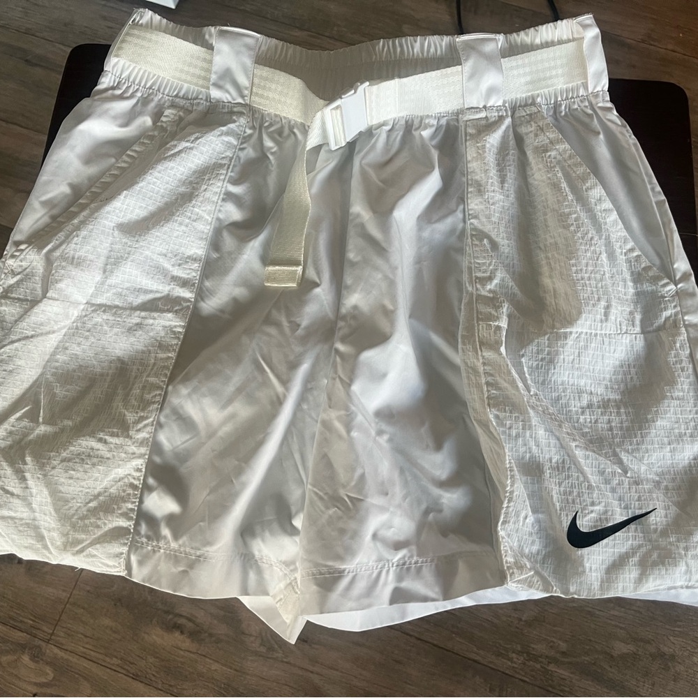 Size Medium women’s nylon white Nike shorts with belt